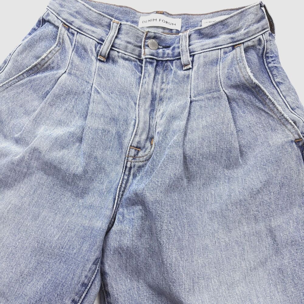 Aritzia Denim Forum The Belinda High Rise Wide Leg Pleated Raw Hem Lite Jeans 25